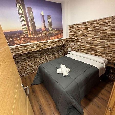 Apartamentos Deluxe Barajas Madrid Luaran gambar