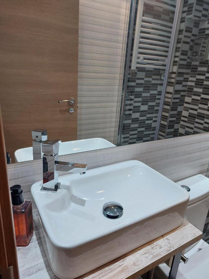 Apartamentos Deluxe Barajas Madrid Luaran gambar