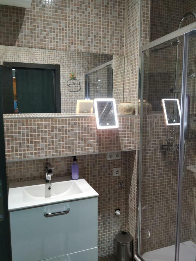 Apartamentos Deluxe Barajas Madrid Luaran gambar